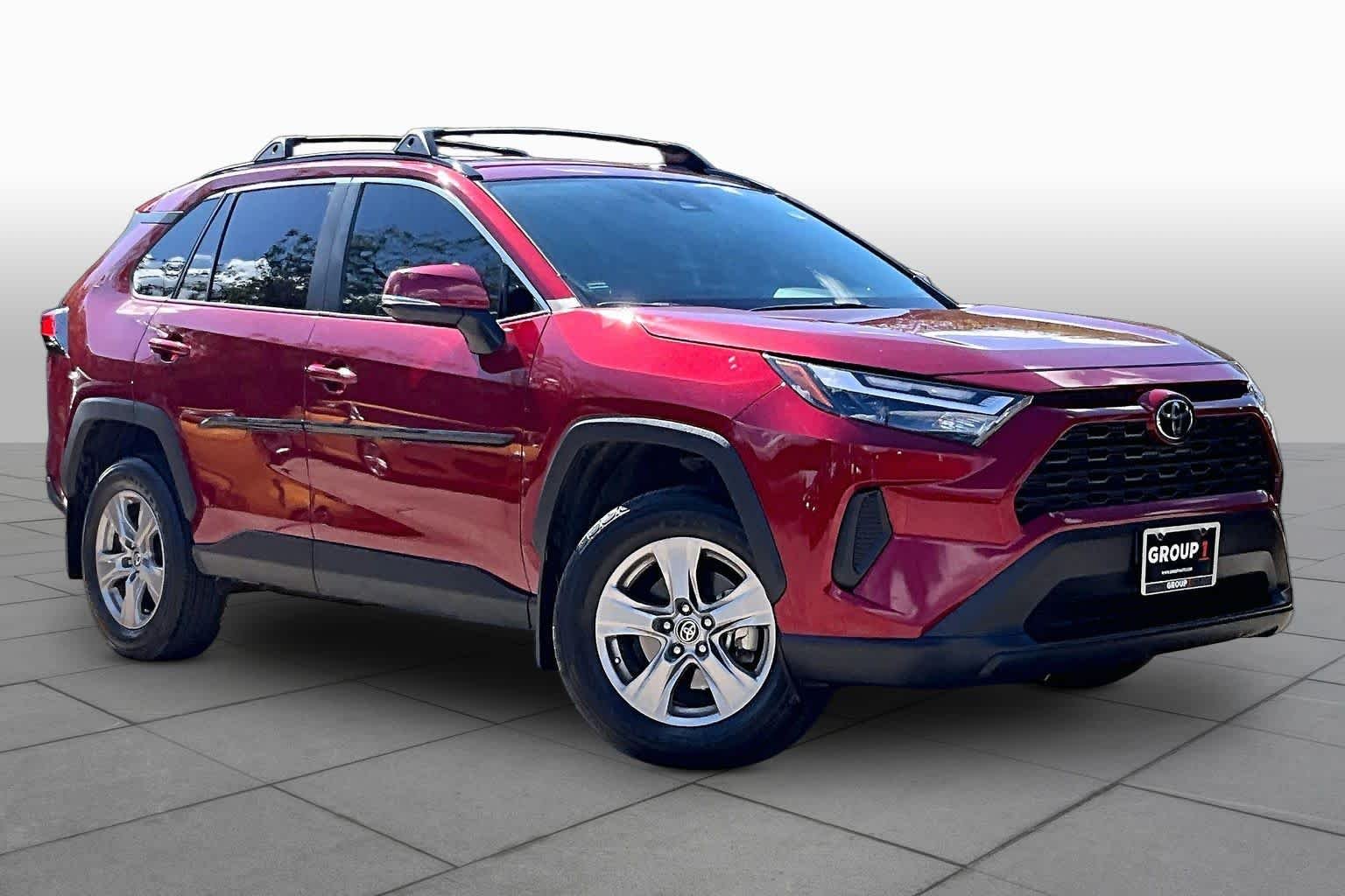 Used 2025 Ruby Flare Pearl Toyota XLE image 2