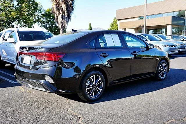 Used 2023 Black Kia LXS image 7