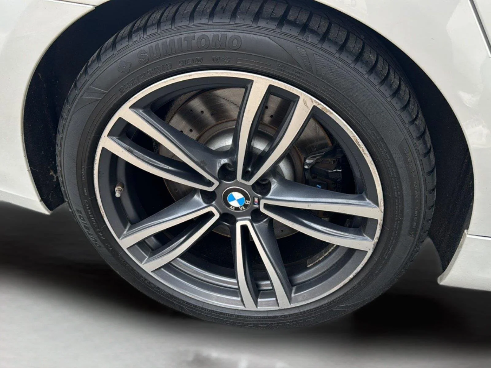 Used 2021 Mineral White Metallic BMW 750i xDrive image 28