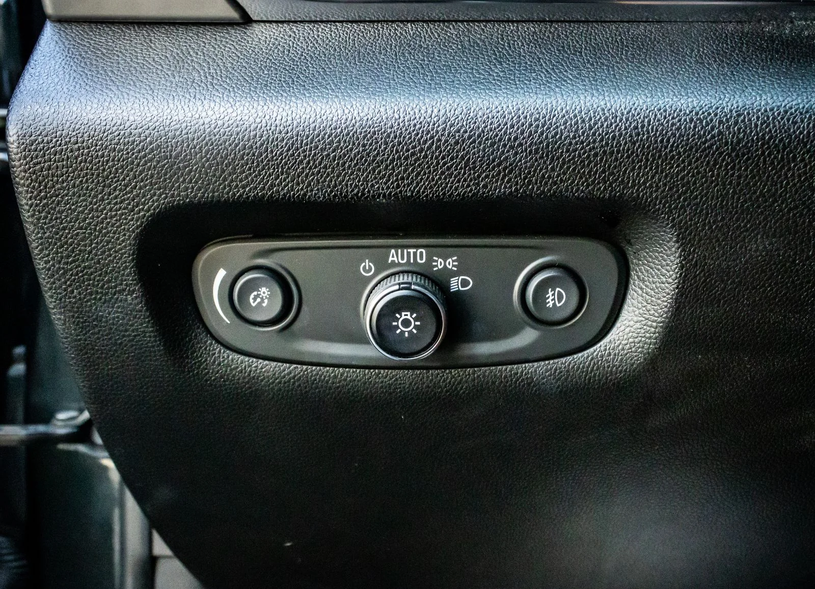 Used 2020 Gray Chevrolet 3LT image 19