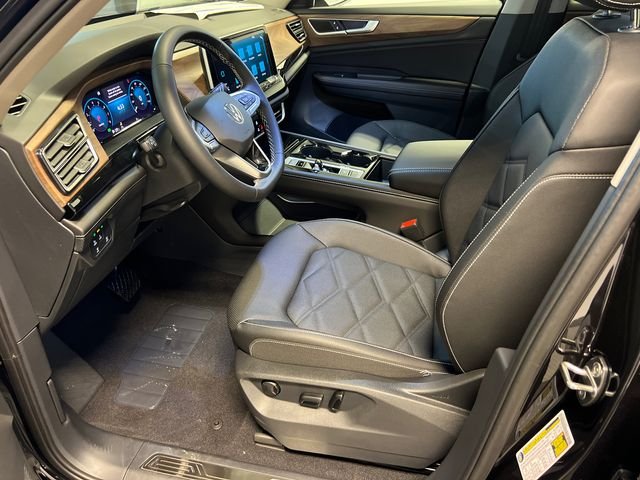 New 2026 Black Volkswagen 2.0T SE w/Technology image 7