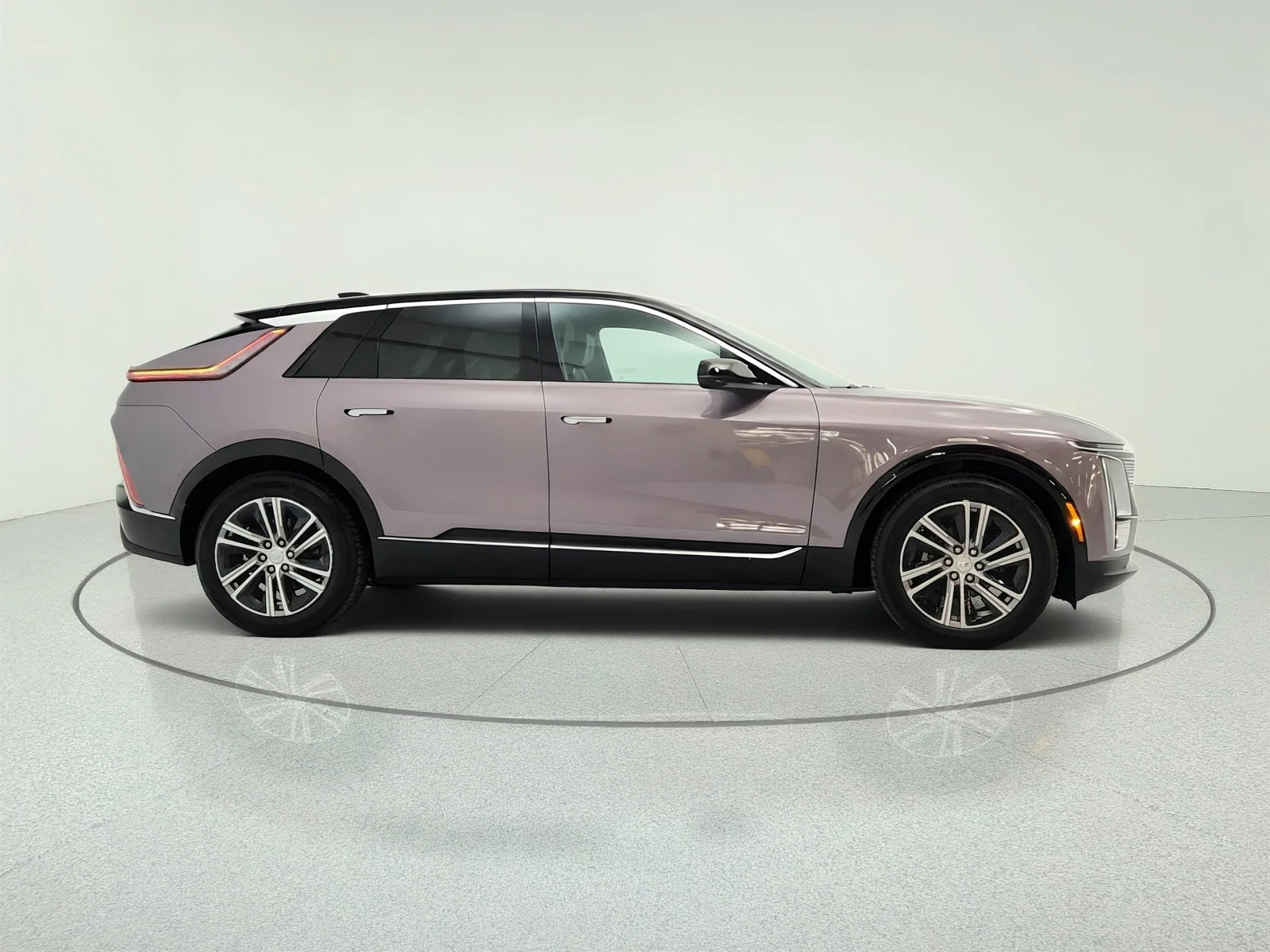 Used 2025 Celestial Metallic Cadillac 4dr Luxury w/1SC image 4