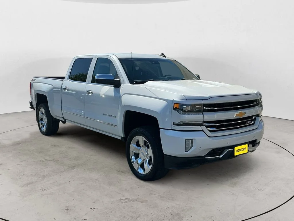 Used 2017 IRIDESCENT PEARL TRICOAT Chevrolet LTZ image 3