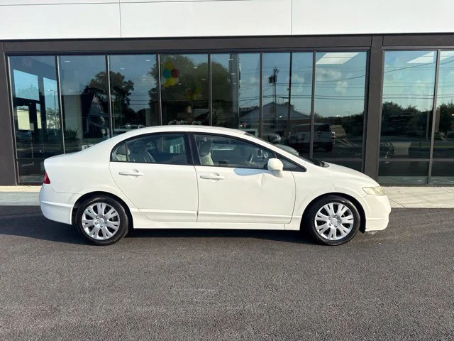 Used 2011 White Honda LX image 2