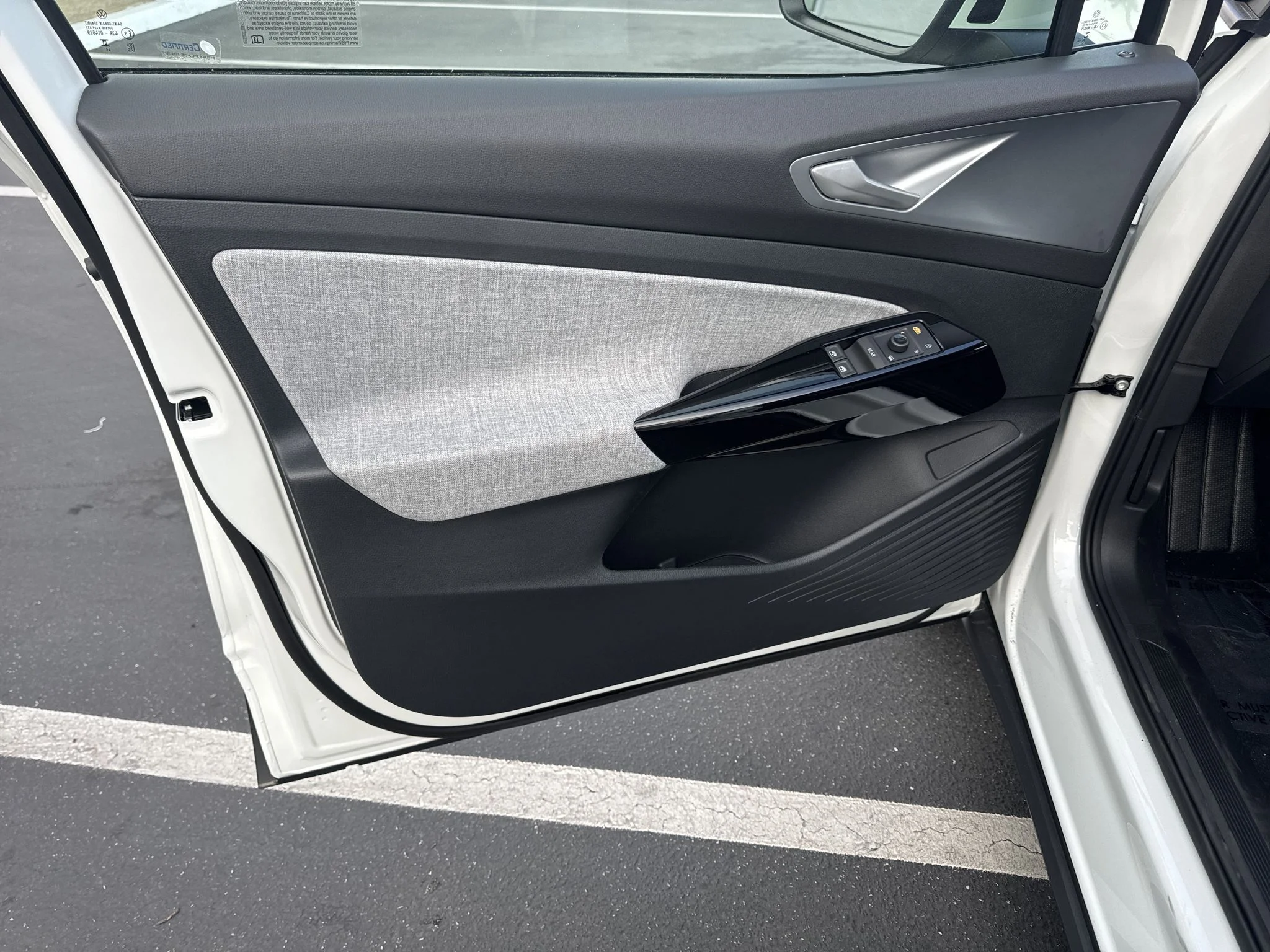 New 2026 Opal White Pearl Volkswagen Pro image 5
