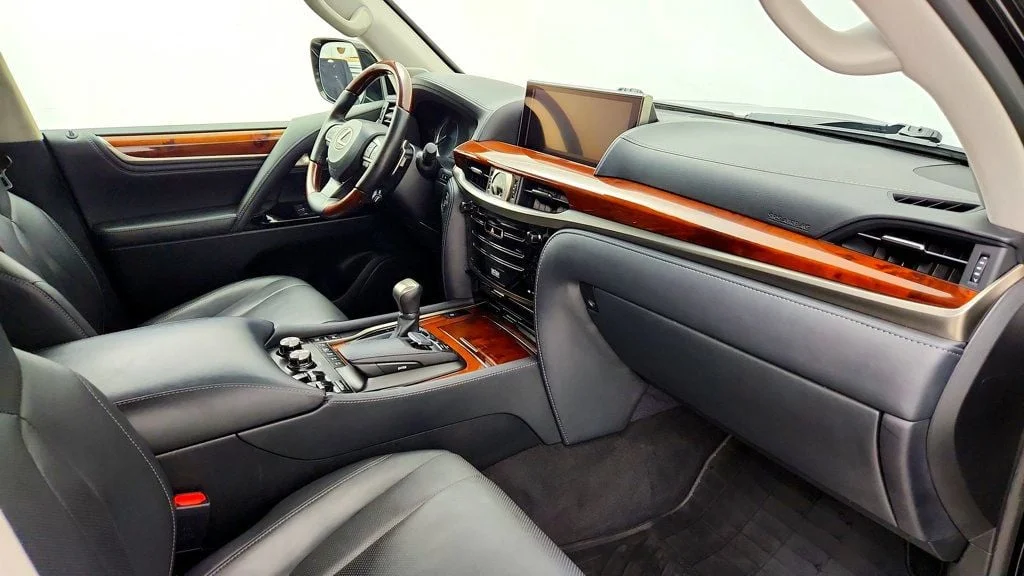 Used 2019 Black Onyx Lexus LX 570 Three Row 4WD w/ Mark Levinson, Rear DVD & Luxury Pkg image 29