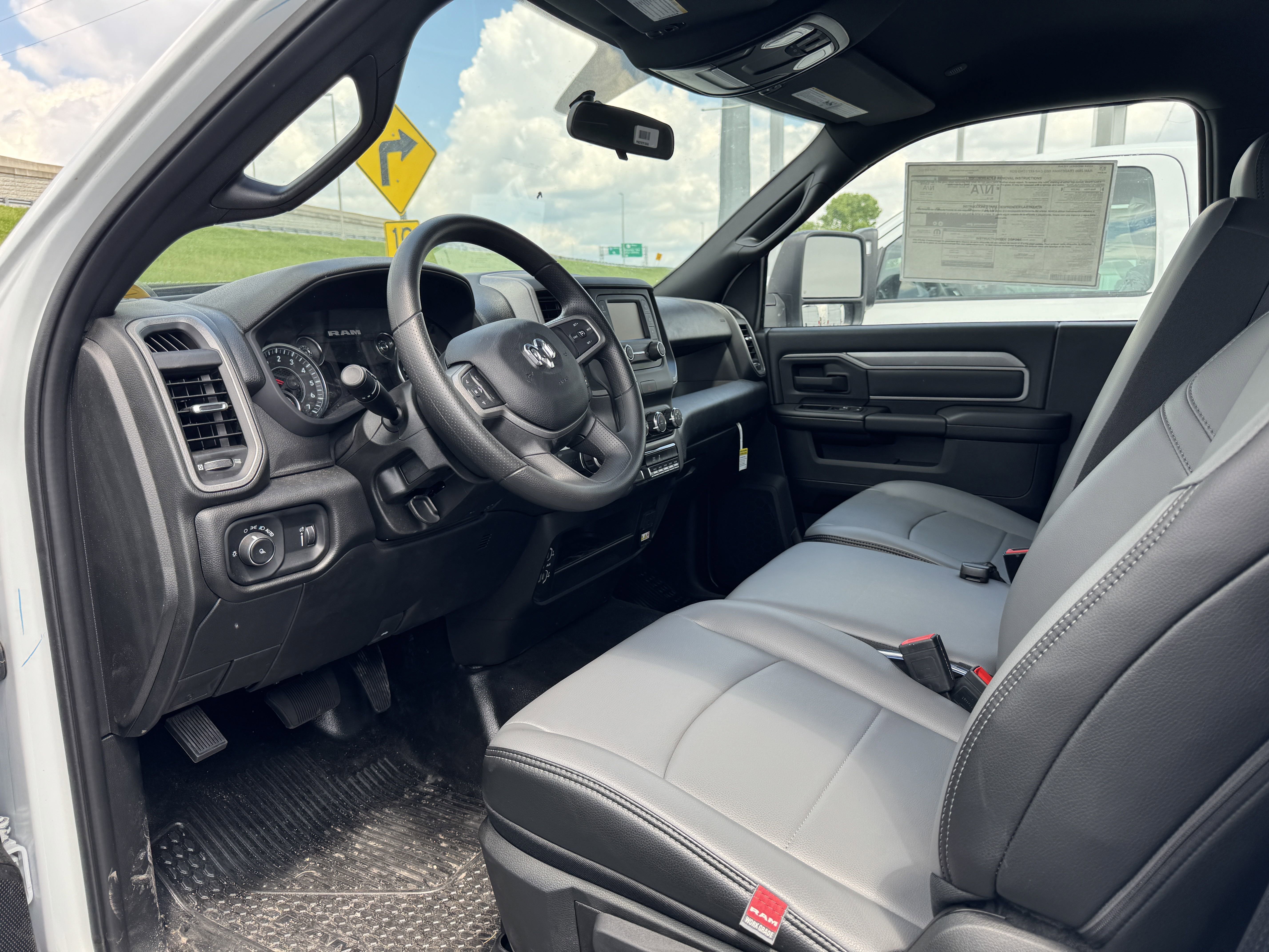 2024 RAM 2500 Tradesman - Photo 17