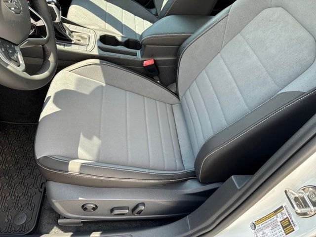 New 2026 Opal White Pearl Volkswagen 1.5T SE image 8