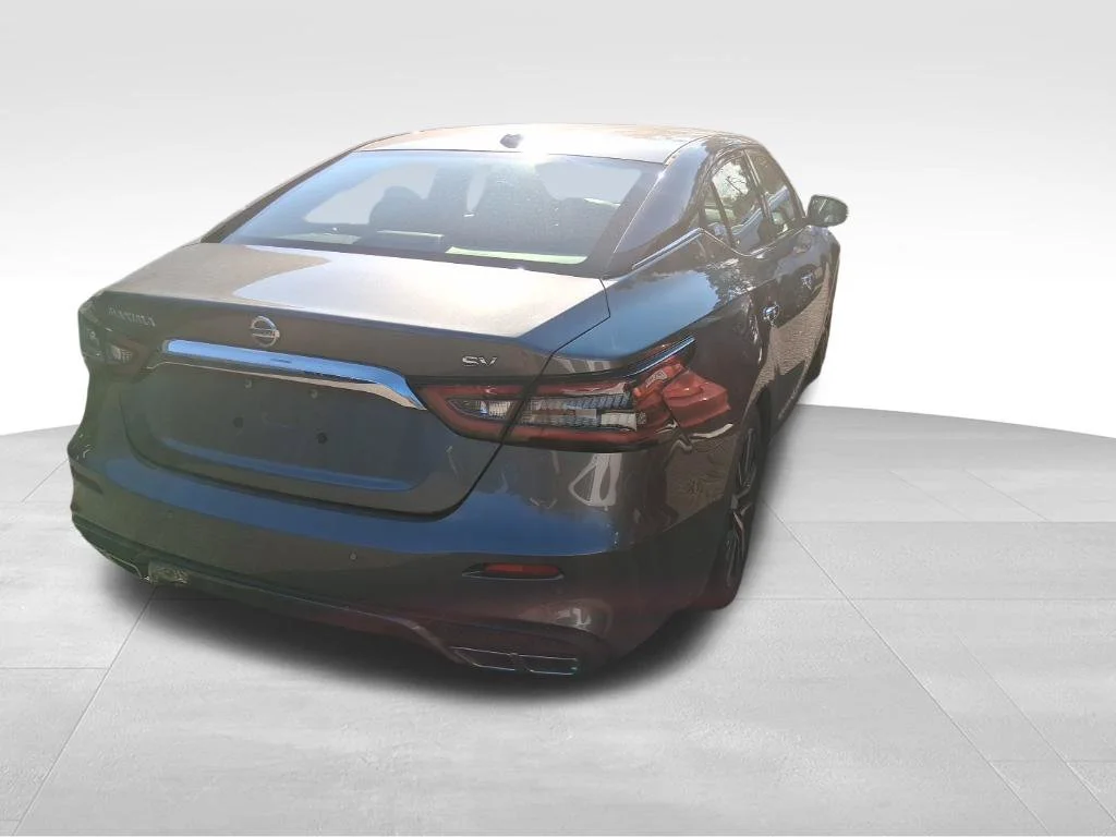 Used 2022 Gray Nissan SV image 4