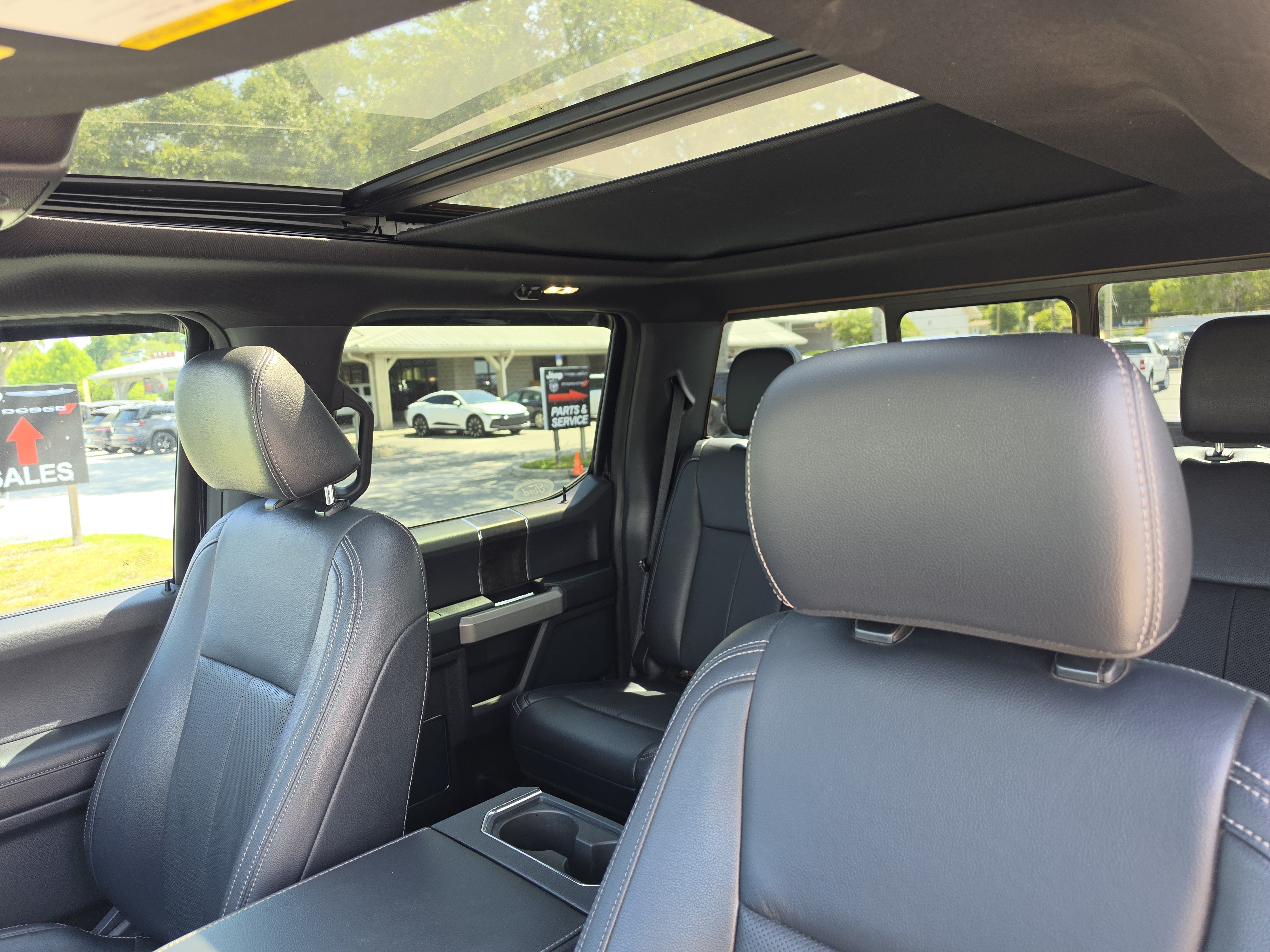 Used 2022 Black Metallic Ford LARIAT image 27