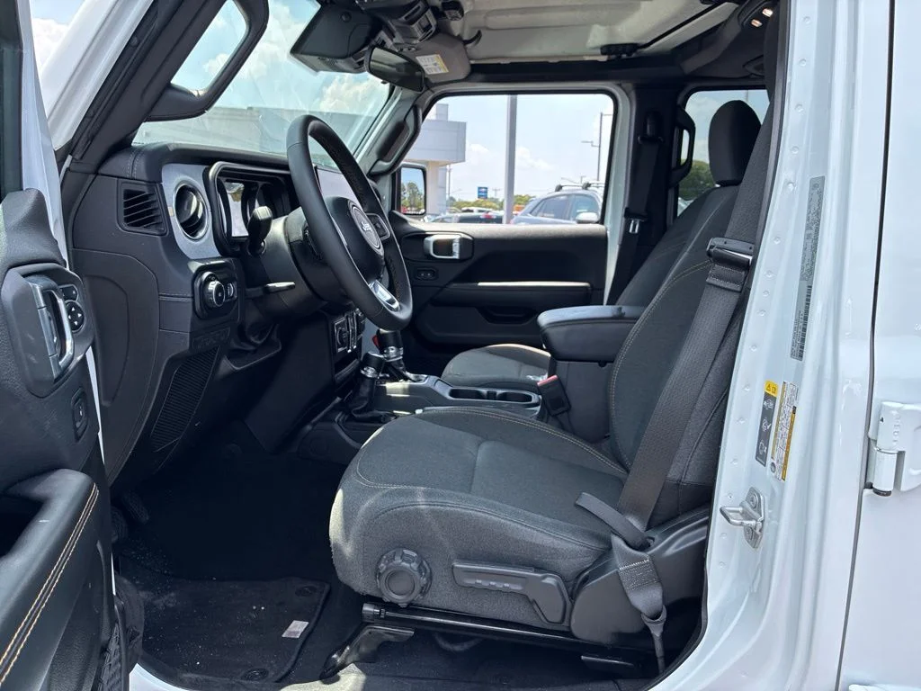 Used 2025 White Jeep Sahara image 11