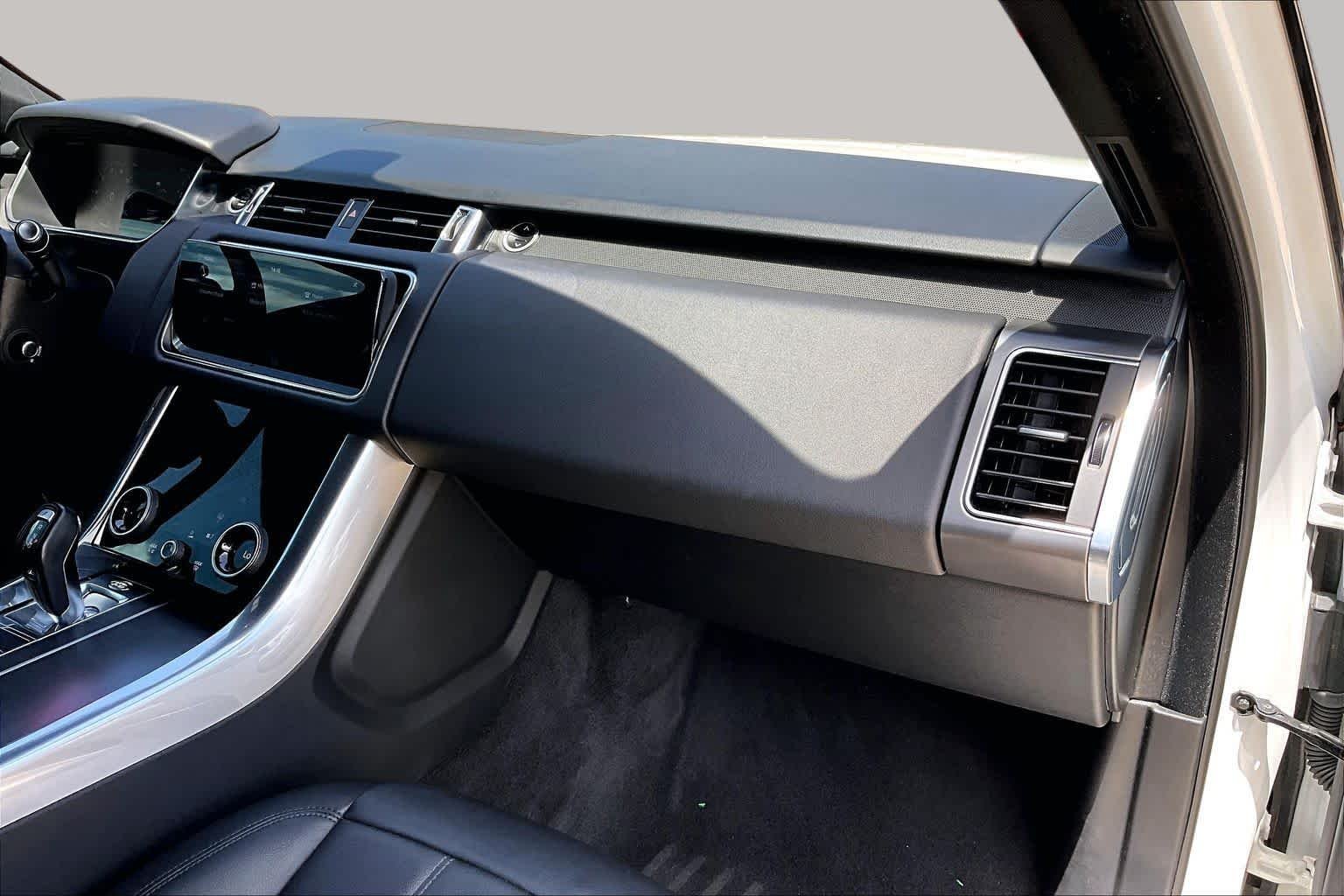 Used 2020 Yulong White Metallic Land Rover SE image 19