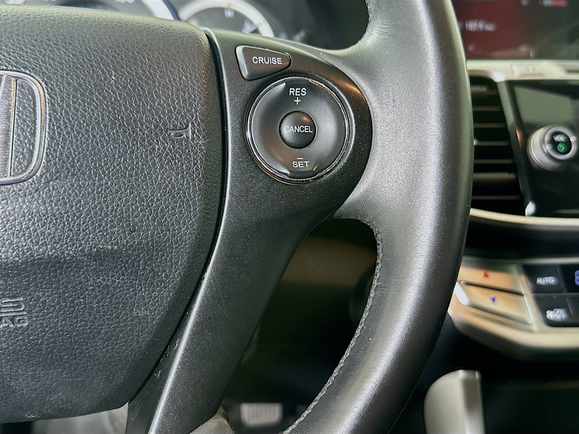 Used 2014 Silver Honda EX-L image 17