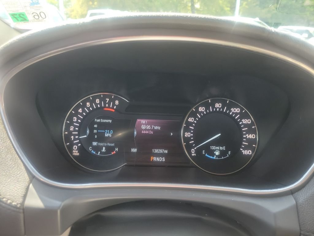 Used 2016 Red Lincoln Reserve image 21
