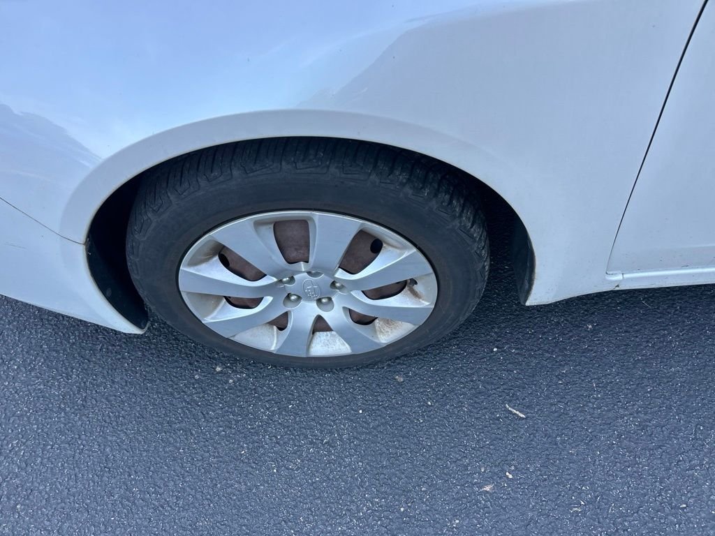 Used 2008 White Subaru 2.5i image 13