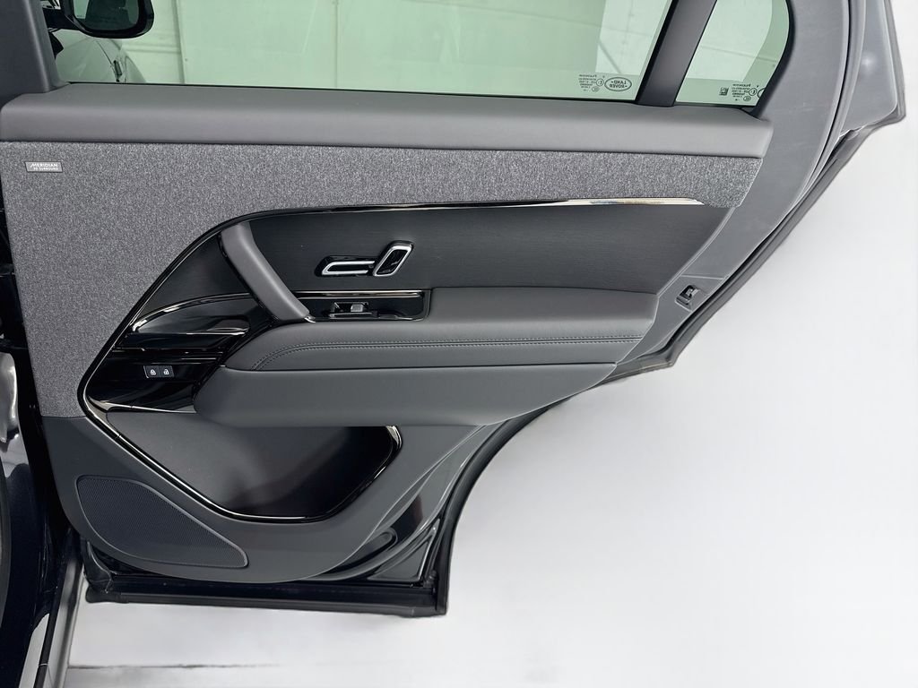 New 2026 Santorini Black Land Rover Dynamic SE image 26