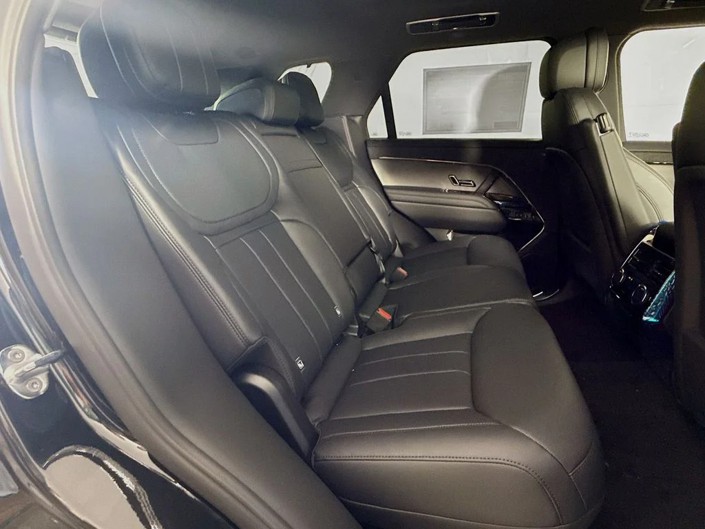 New 2026 Santorini Black Land Rover SE image 29