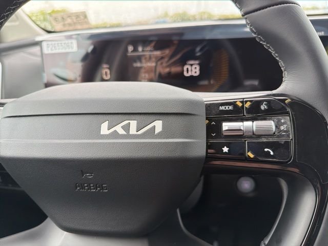 New 2026 Ivory Silver Kia S image 21