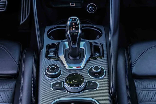 Used 2023  Alfa Romeo Veloce image 13