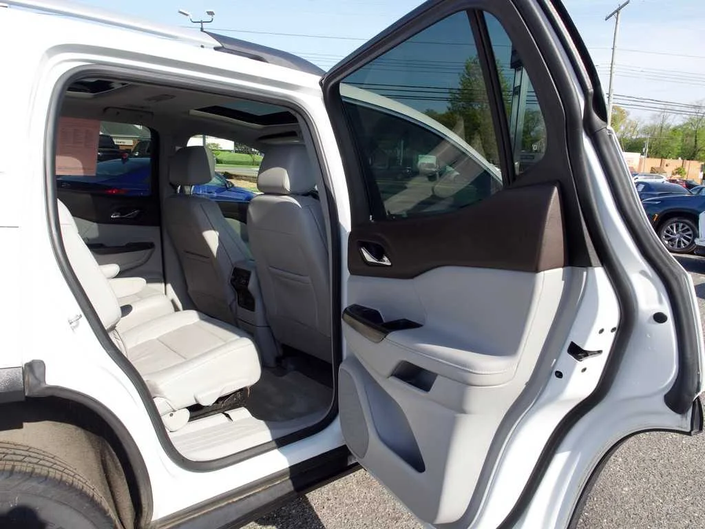 2023 GMC Acadia SLT - Photo 36