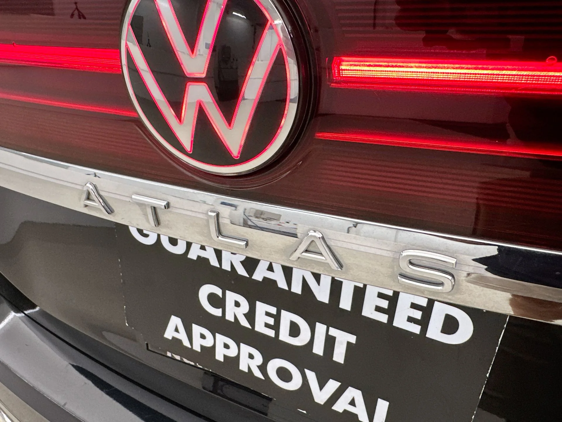 Used 2025  Volkswagen 2.0T SE w/Technology image 38