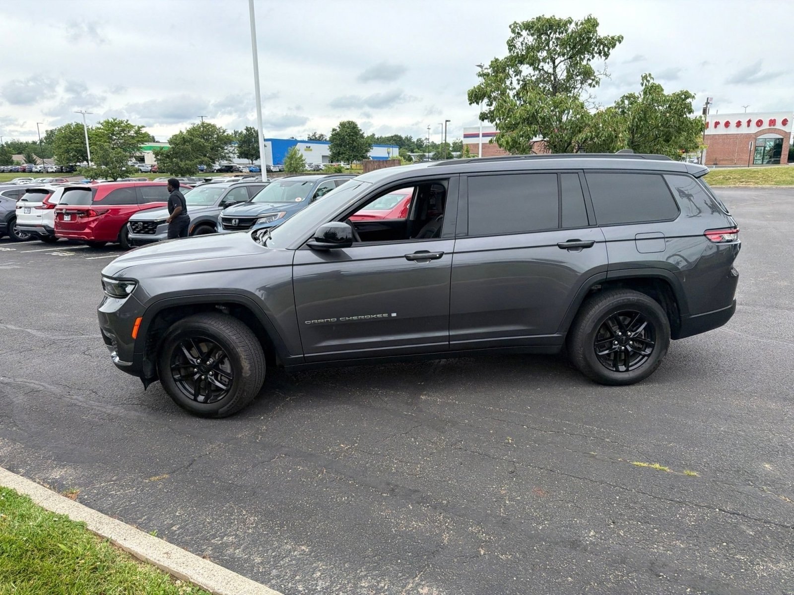 Used 2023 Baltic Gray Metallic Clearcoat Jeep Laredo image 9
