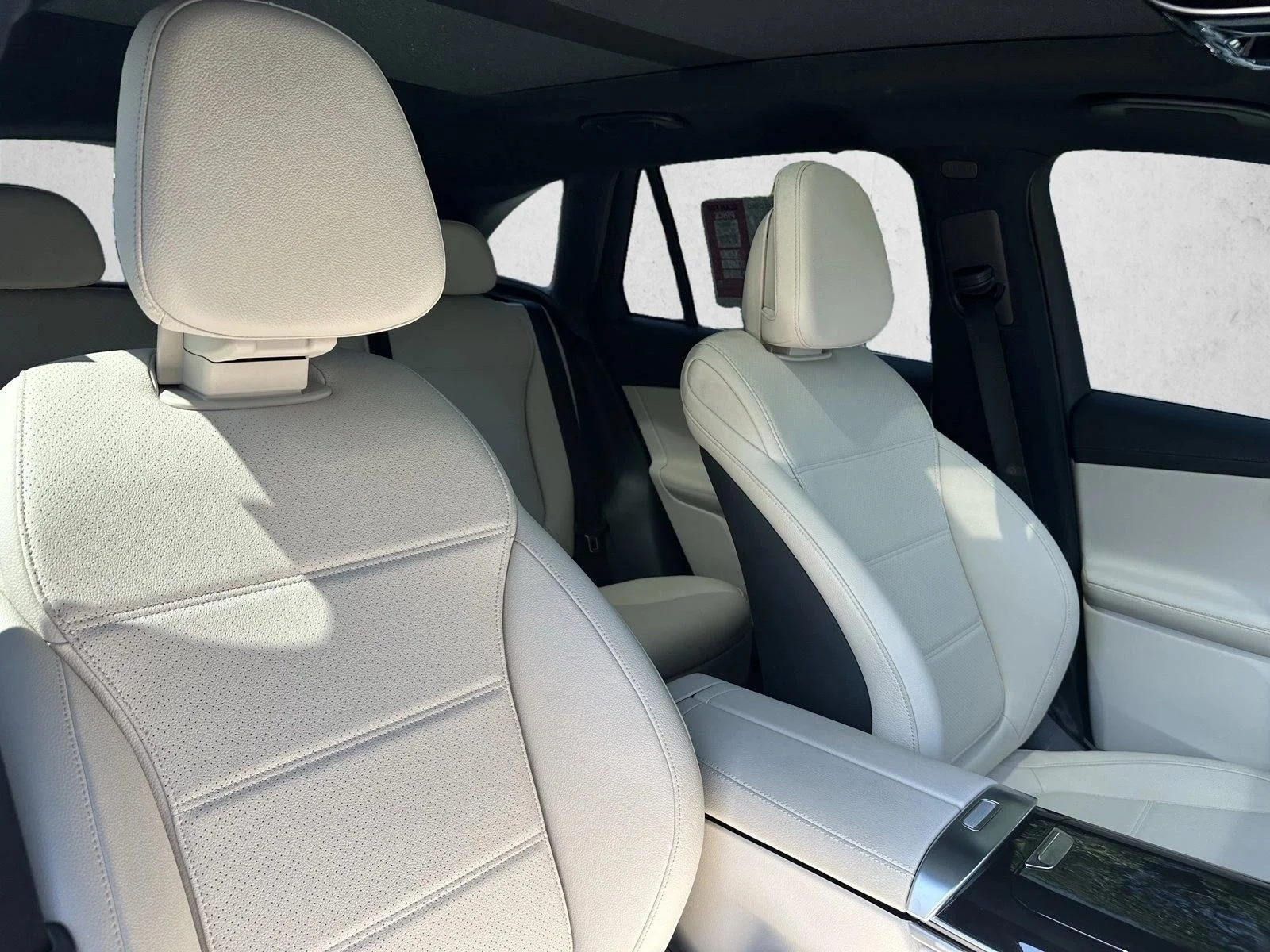 Used 2023 Polar White Mercedes-Benz GLC 300 image 27