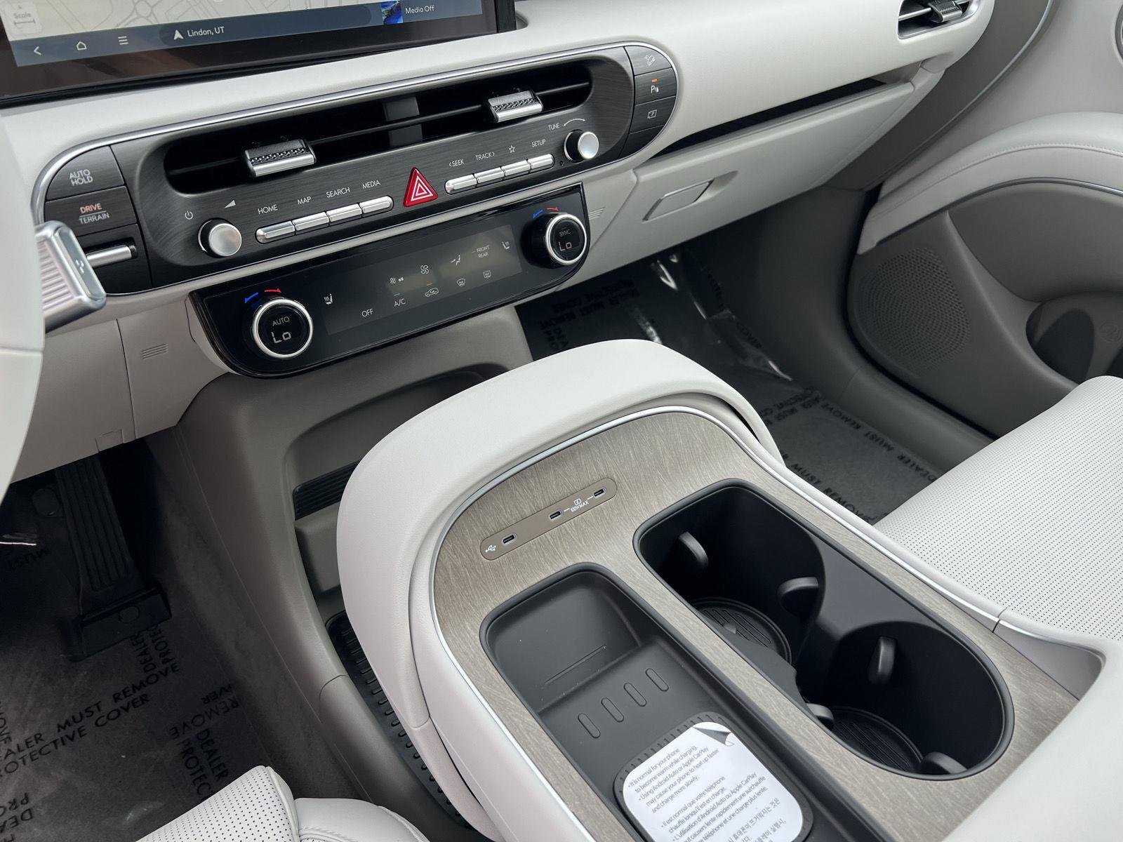 New 2027 Creamy White Pearl Hyundai SEL 7P image 38