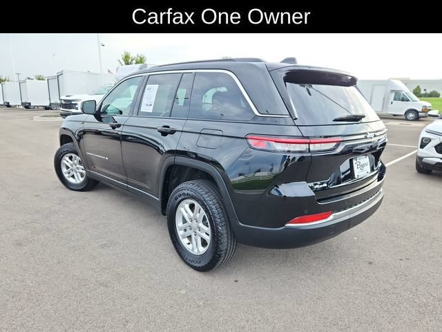 Used 2025  Jeep Laredo image 8
