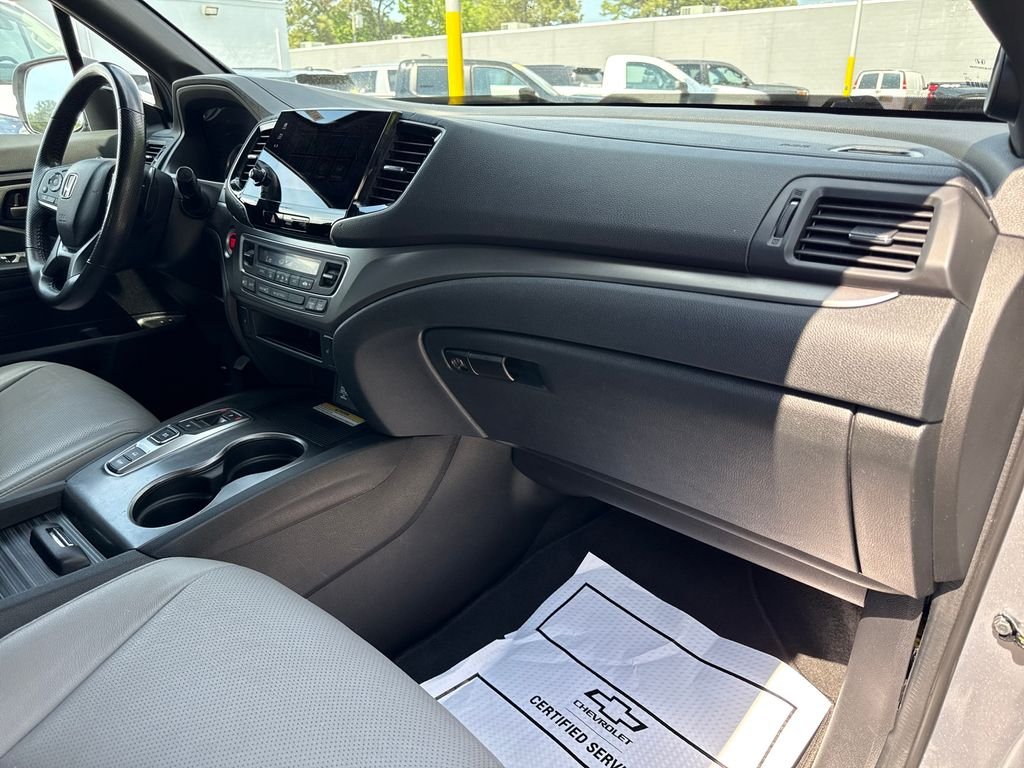 Used 2022 Silver Honda EX-L image 23