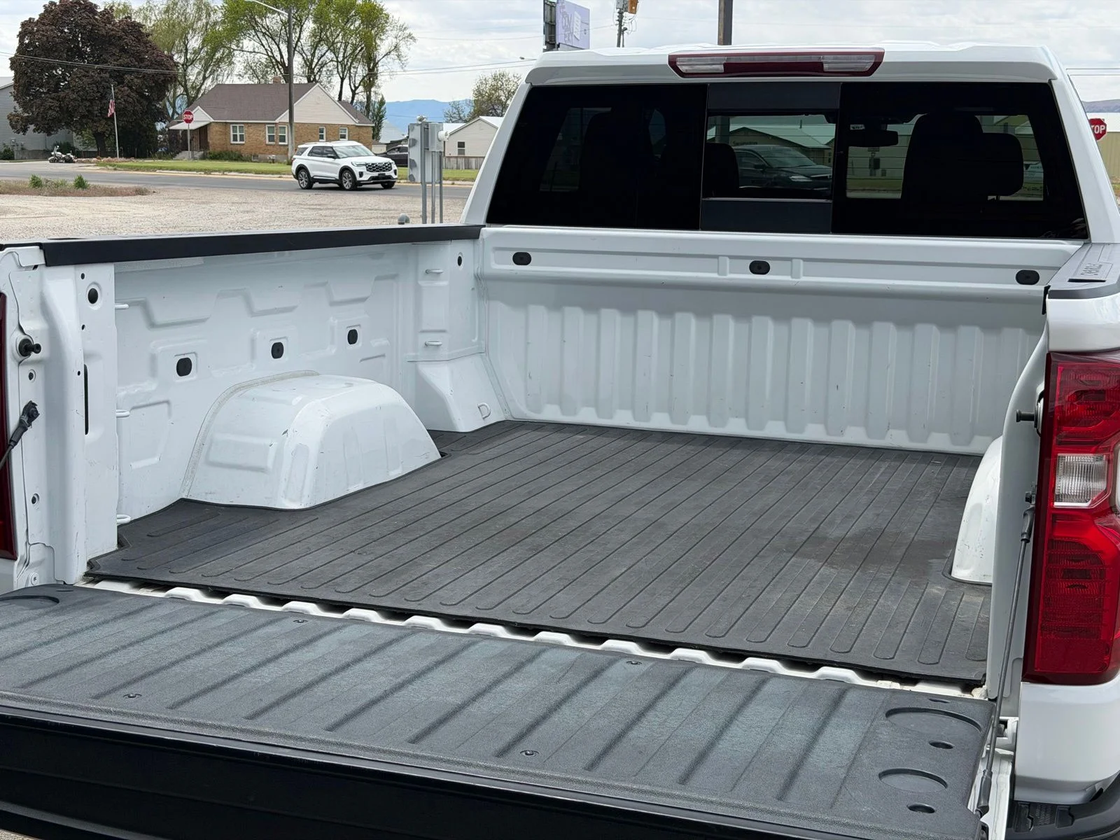 Used 2022 White Chevrolet LT image 9