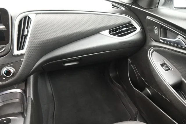 Used 2024 White Chevrolet LT image 23