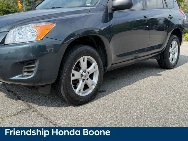 Used 2010 Green Toyota Base image 9
