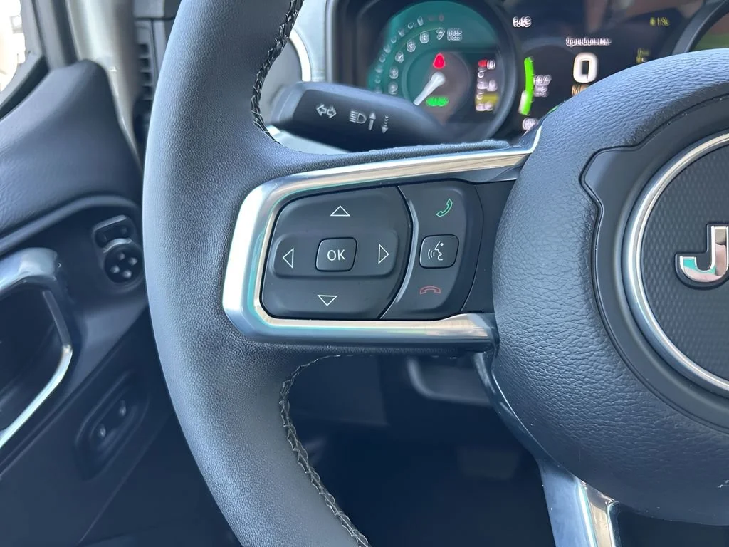 Used 2025 White Jeep Sahara image 16