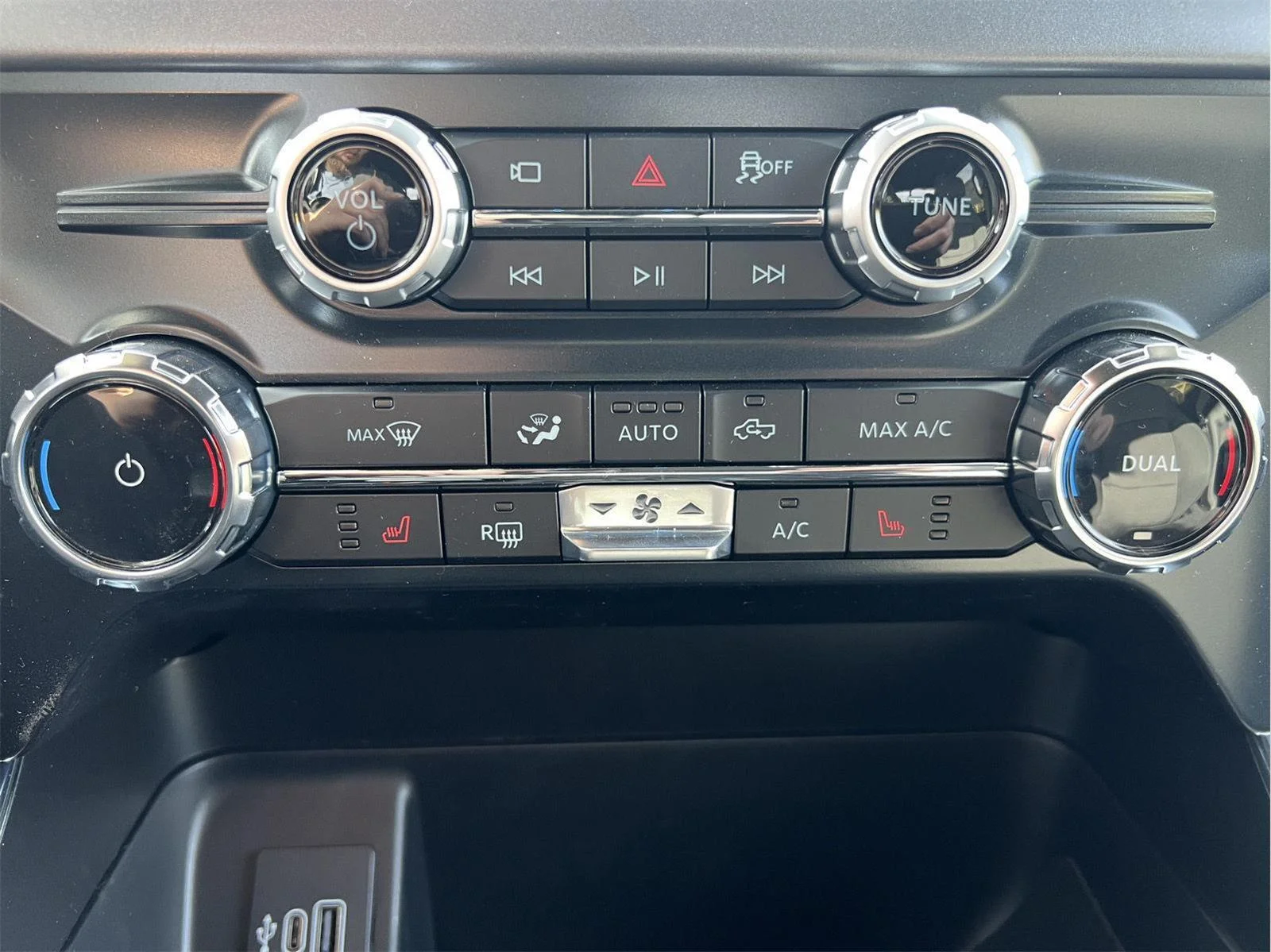 Used 2025 Agate Black Ford XLT image 26