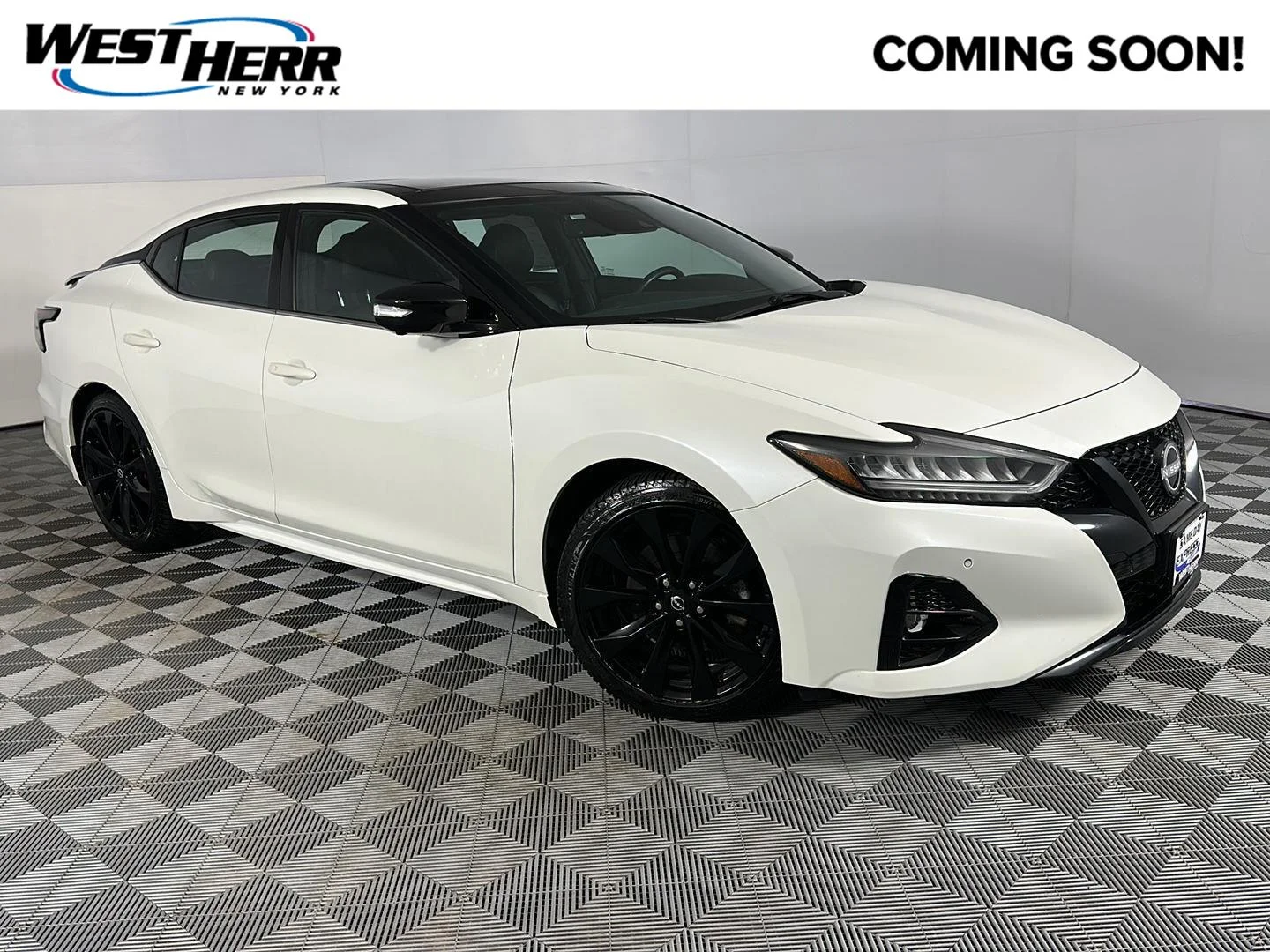 Used 2023 Pearl White Tricoat Nissan SR image 1