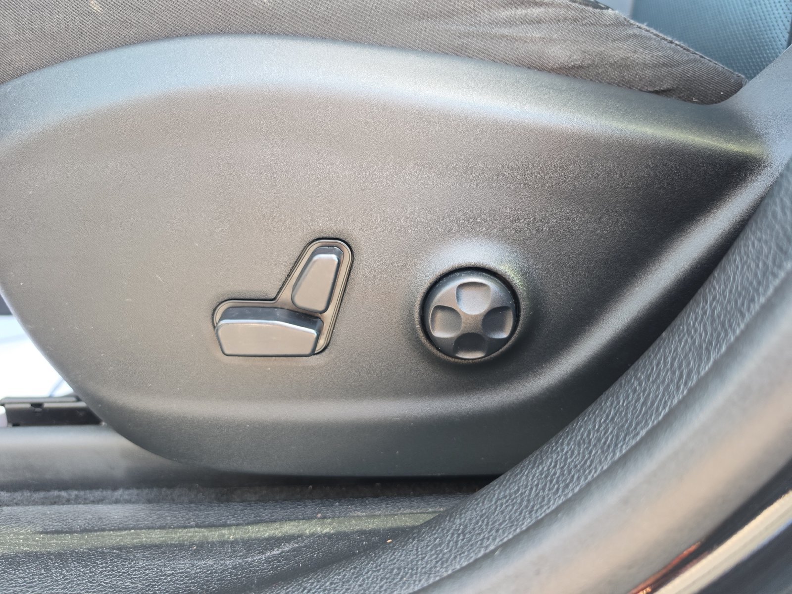 Used 2019 Black Jeep Limited image 16