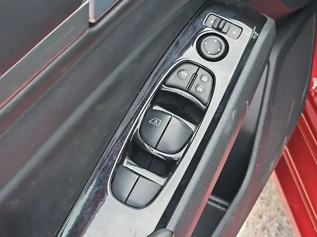 2025 Nissan Altima SR - Photo 13