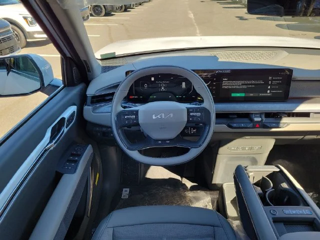 New 2026 Glacial White Pearl Kia Land AWD image 9