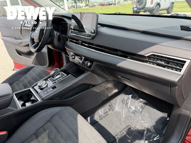 Used 2023 Red Mitsubishi SE Black Edition image 38