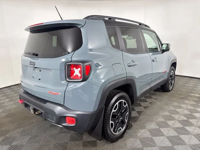 Used 2016 Gray Jeep Trailhawk image 3