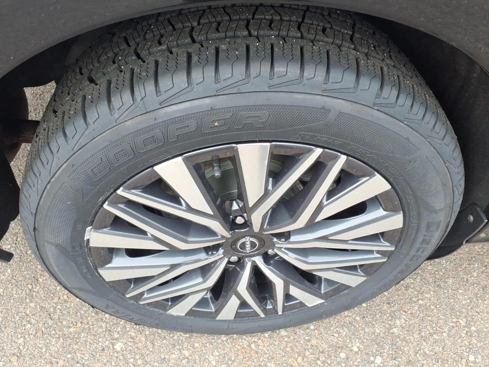 Used 2025 Super Black Nissan 2.5 SV image 11