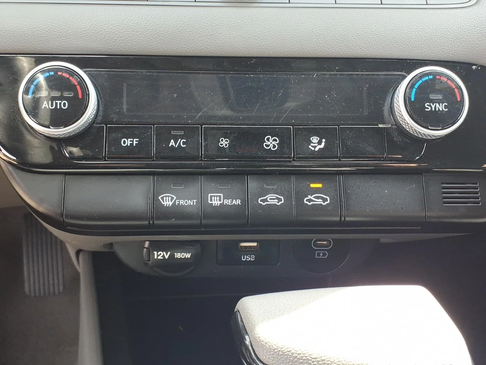 Used 2024 White Hyundai SEL image 22
