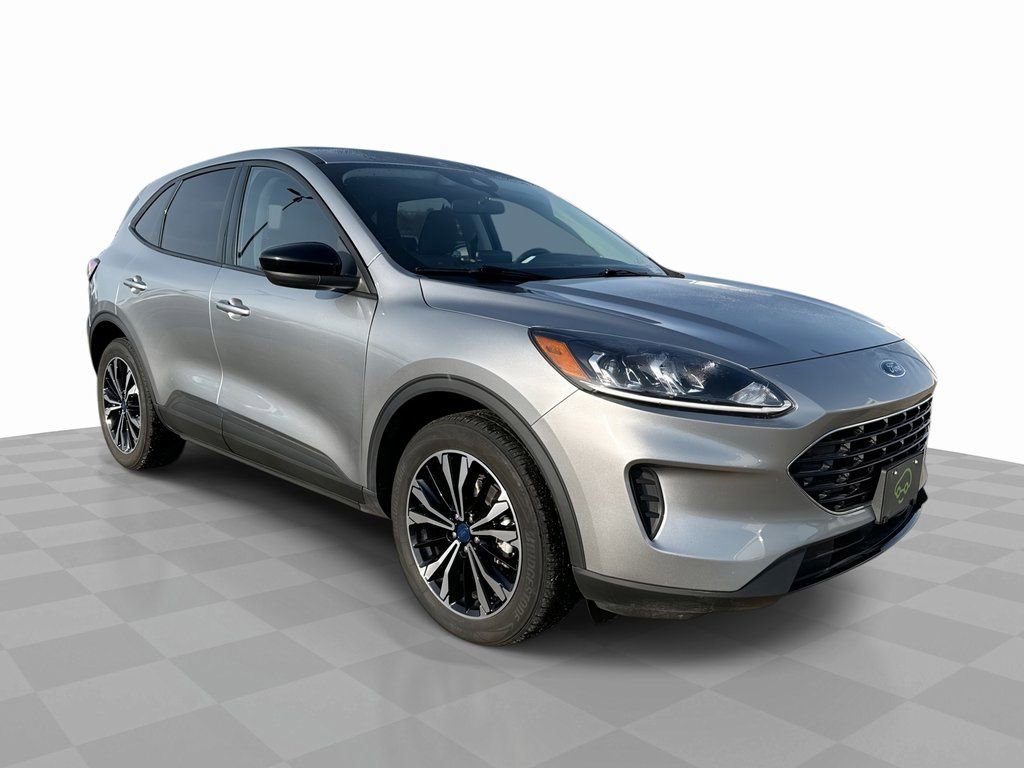 Used 2022 Ford Escape SE with VIN 1FMCU9BZ5NUB07851 for sale in Watertown, WI