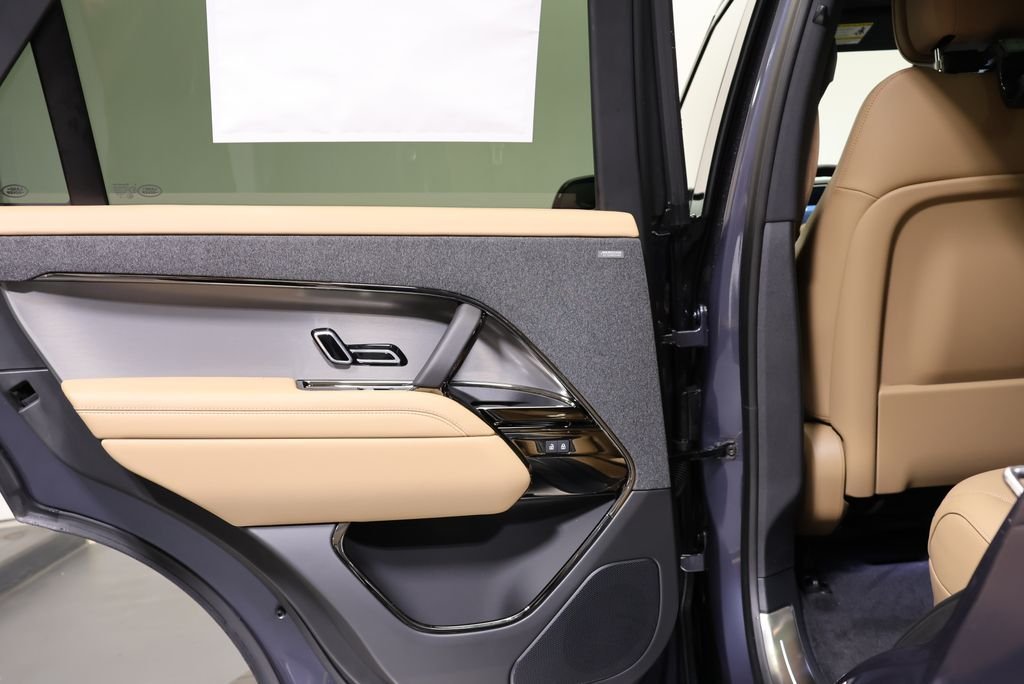 New 2026 Santorini Black LAND ROVER SE image 31