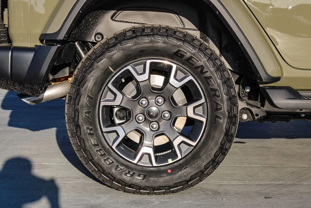 New 2026 Green Jeep Sahara image 10