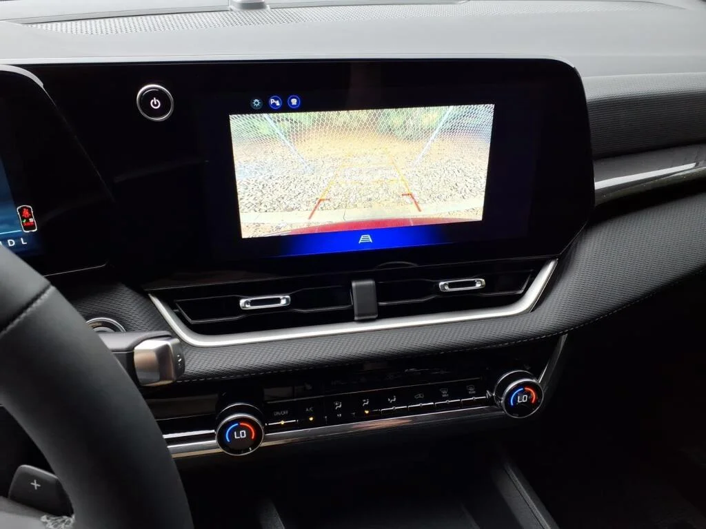 2027 Chevrolet Equinox LT - Photo 9