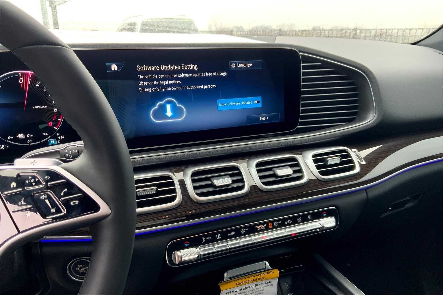 Used 2025 Black Mercedes-Benz GLE 450e image 13