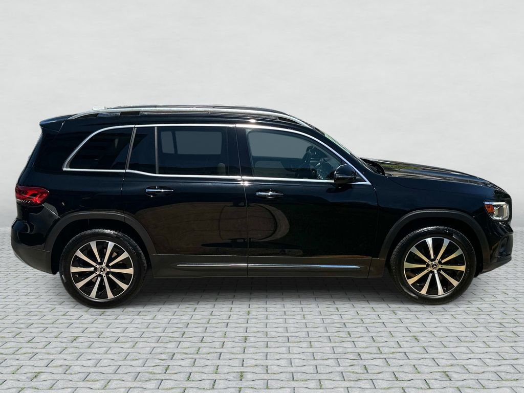 Used 2023  Mercedes-Benz GLB 250 image 4