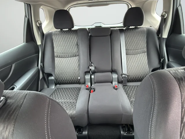 Used 2020 Gray Nissan S image 33